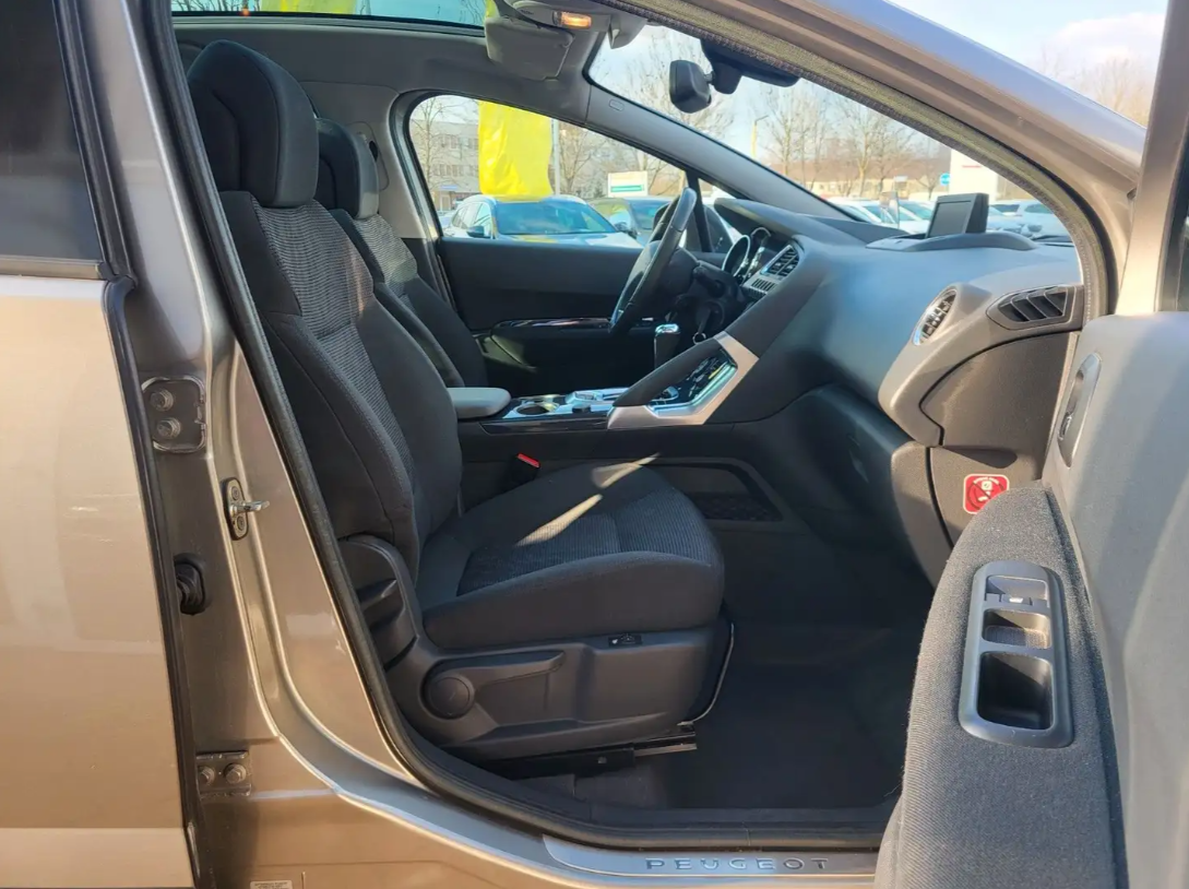 Peugeot 3008 Allure 1.6T toit panoramique