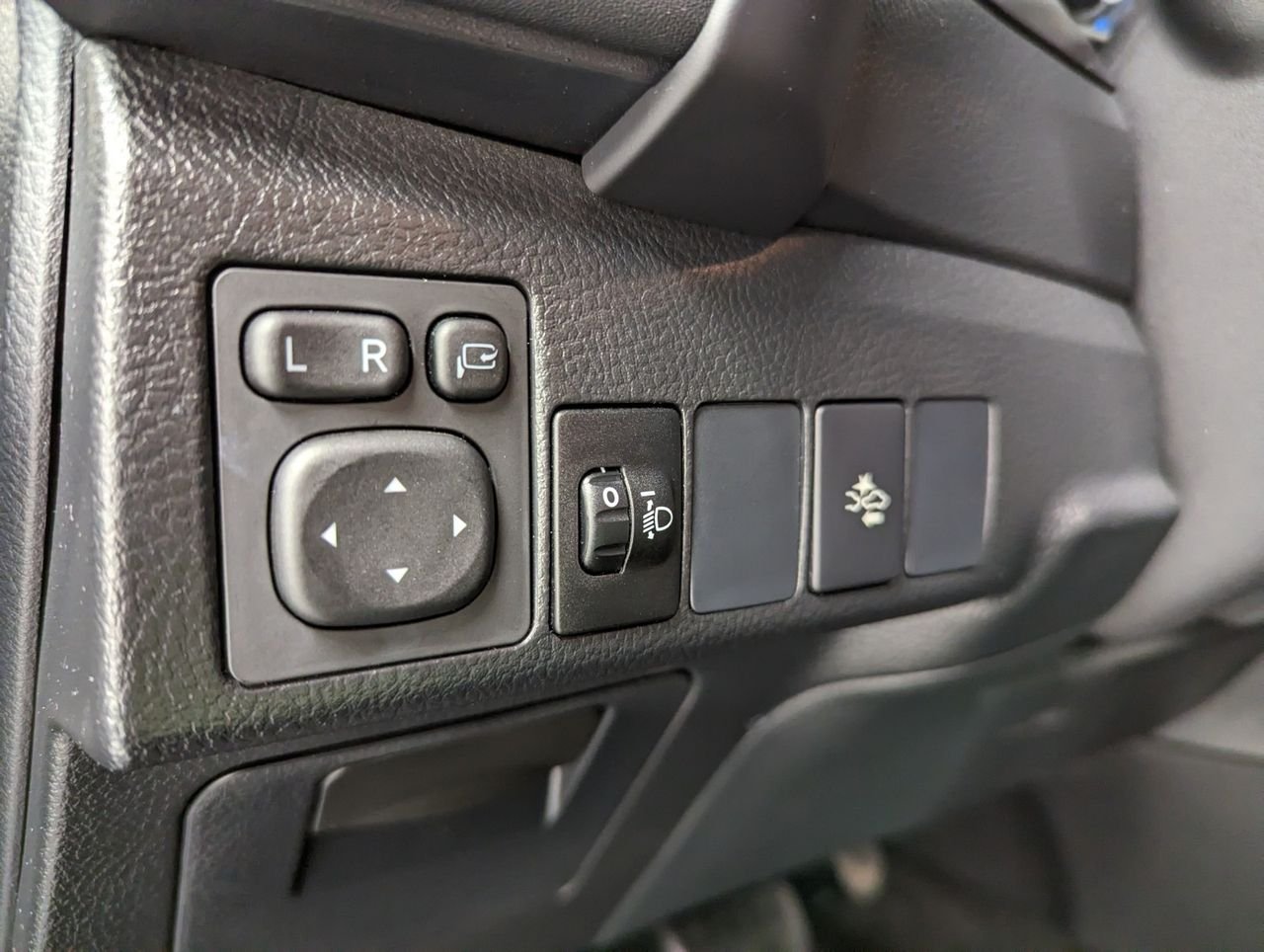 Toyota Auris Hybride 136h design business