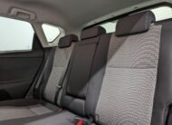 Toyota Auris Hybride 136h design business
