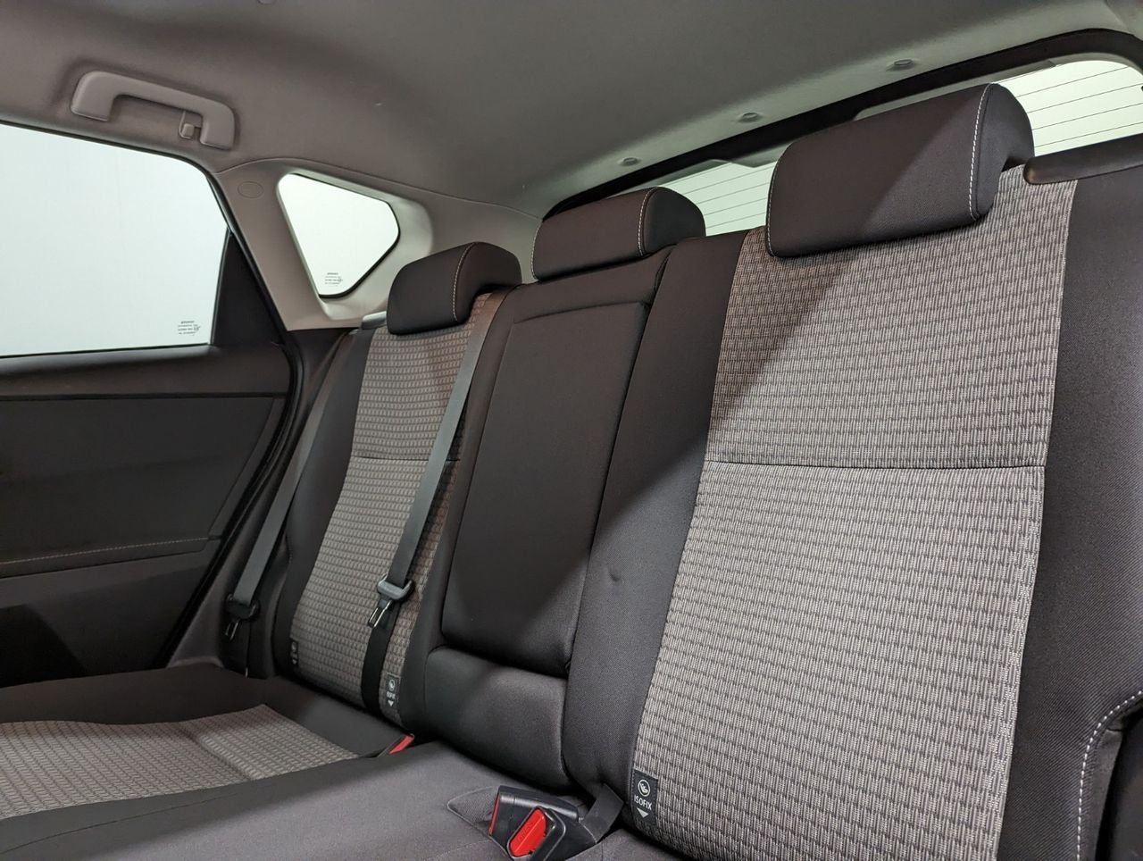 Toyota Auris Hybride 136h design business