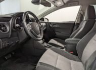 Toyota Auris Hybride 136h design business