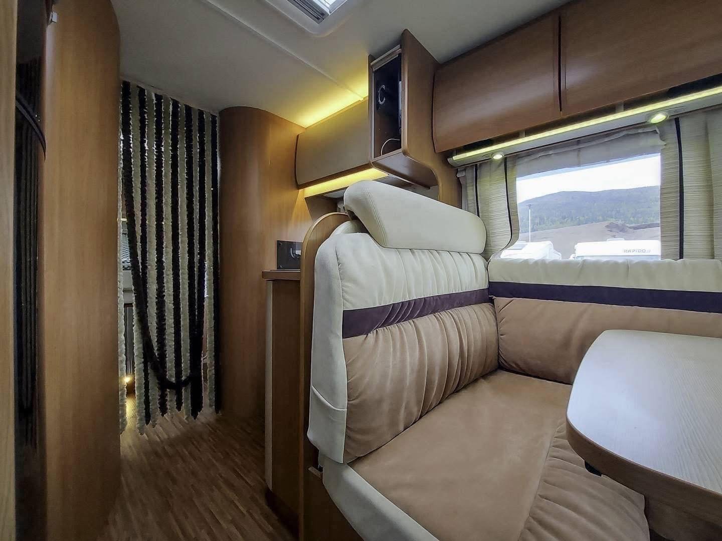 CAMPING CAR Bürstner Aviano I 727