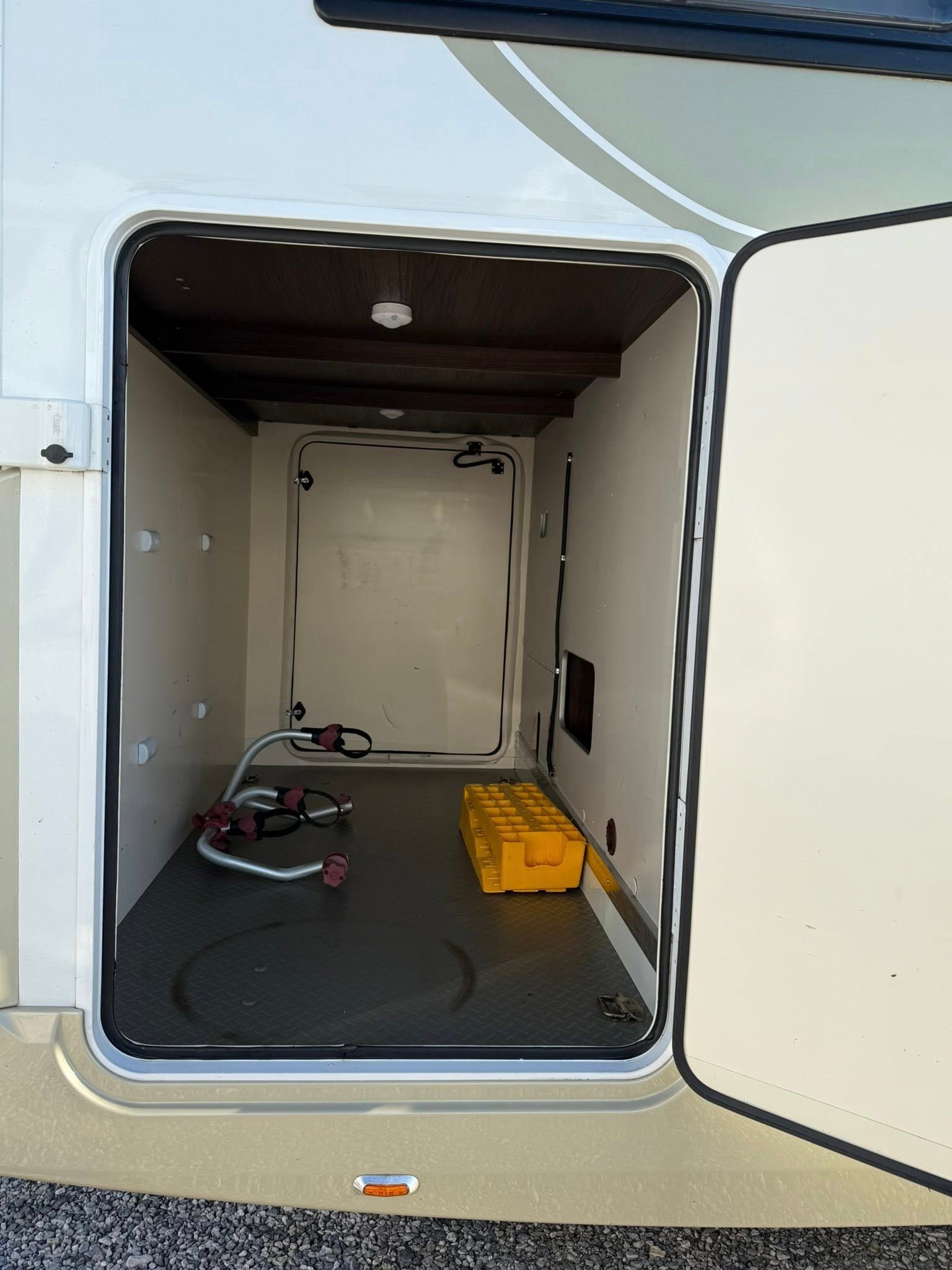 CAMPING CAR CI Trigano Riviera 84 XT