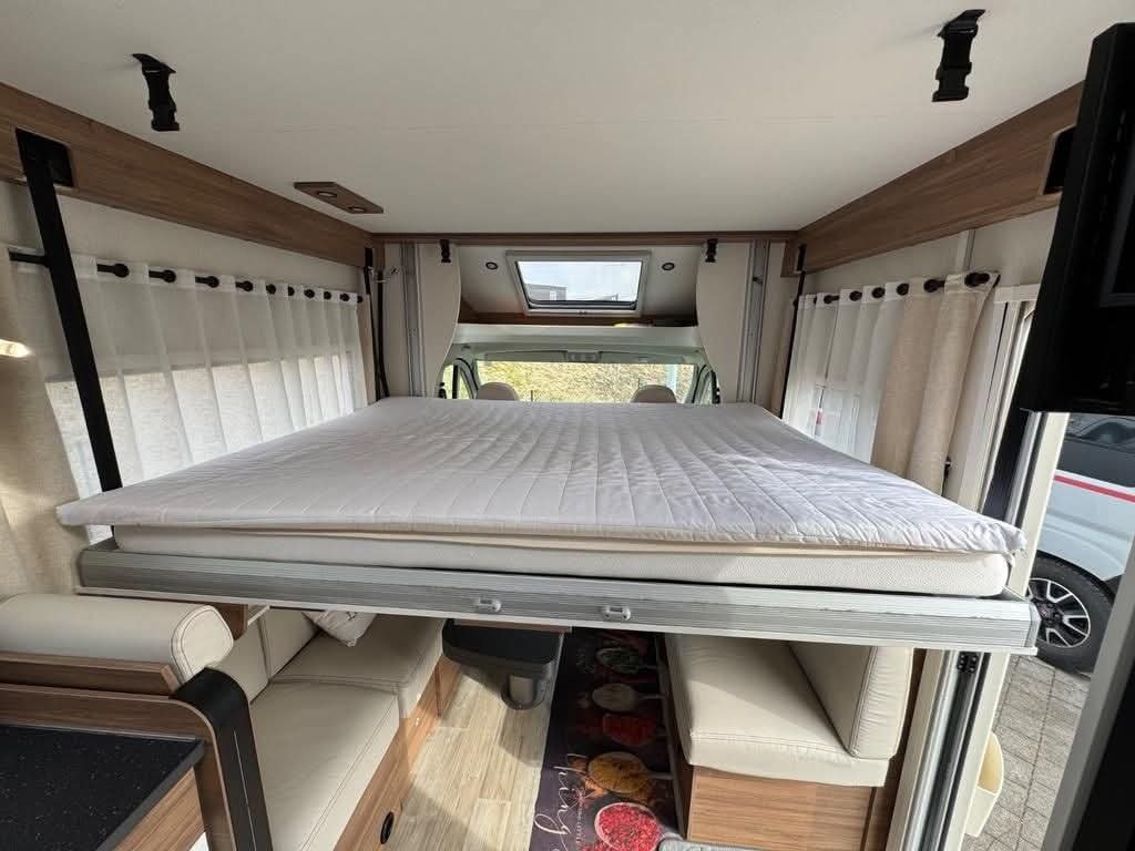 Camping Car Pilote P 696 D Expression